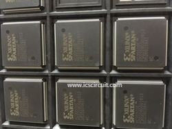 Familles d'ASIC Spartan And Spartan Xl FPGA de puce de XCS10-3PC84I RAM Programmable IC